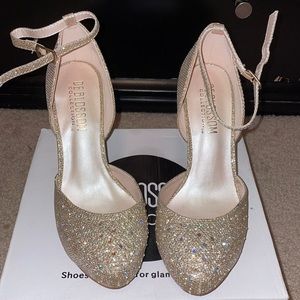 BRAND NEW De Blossom gold sparkle heels